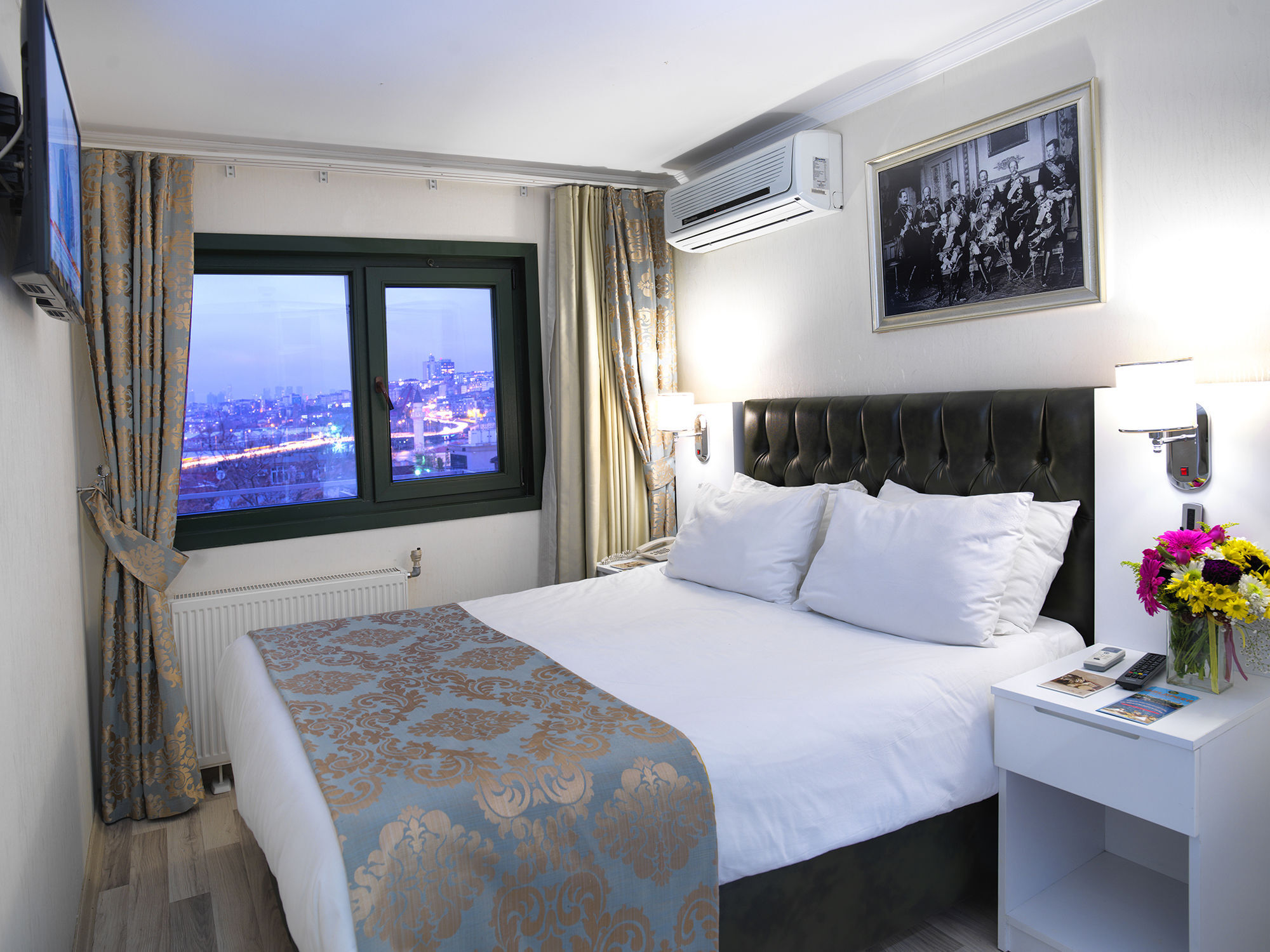 Monarch Hotel Istanbul Exterior photo